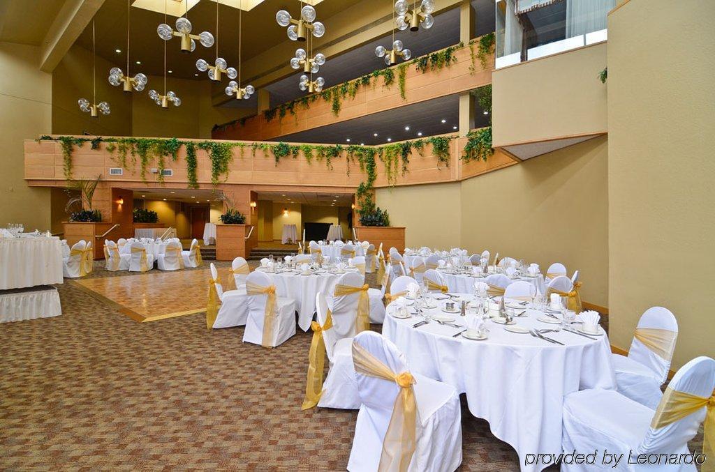 Clock Tower Resort And Conference Center - Rockford Restaurant bilde